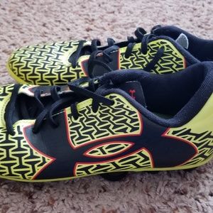 Youth size 5 Under Armour Outdoor Soccer Cleats